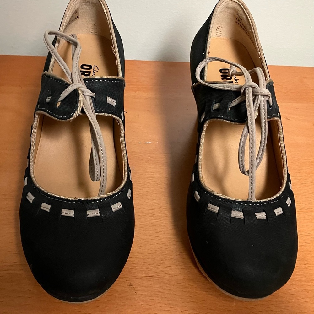 Clarks Navy and Tan Wedges